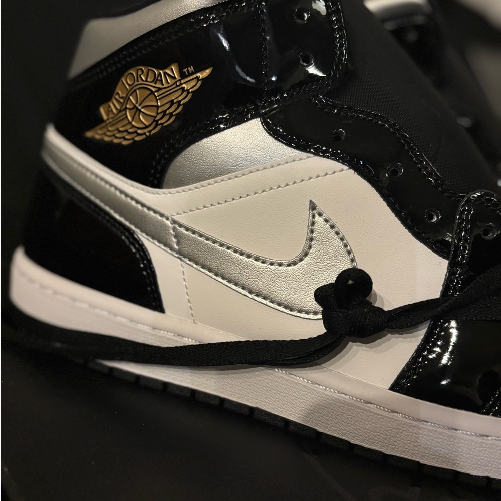 Jordan Air 1 Mid SE Black and Metallic Silver - Picture 8 of 8